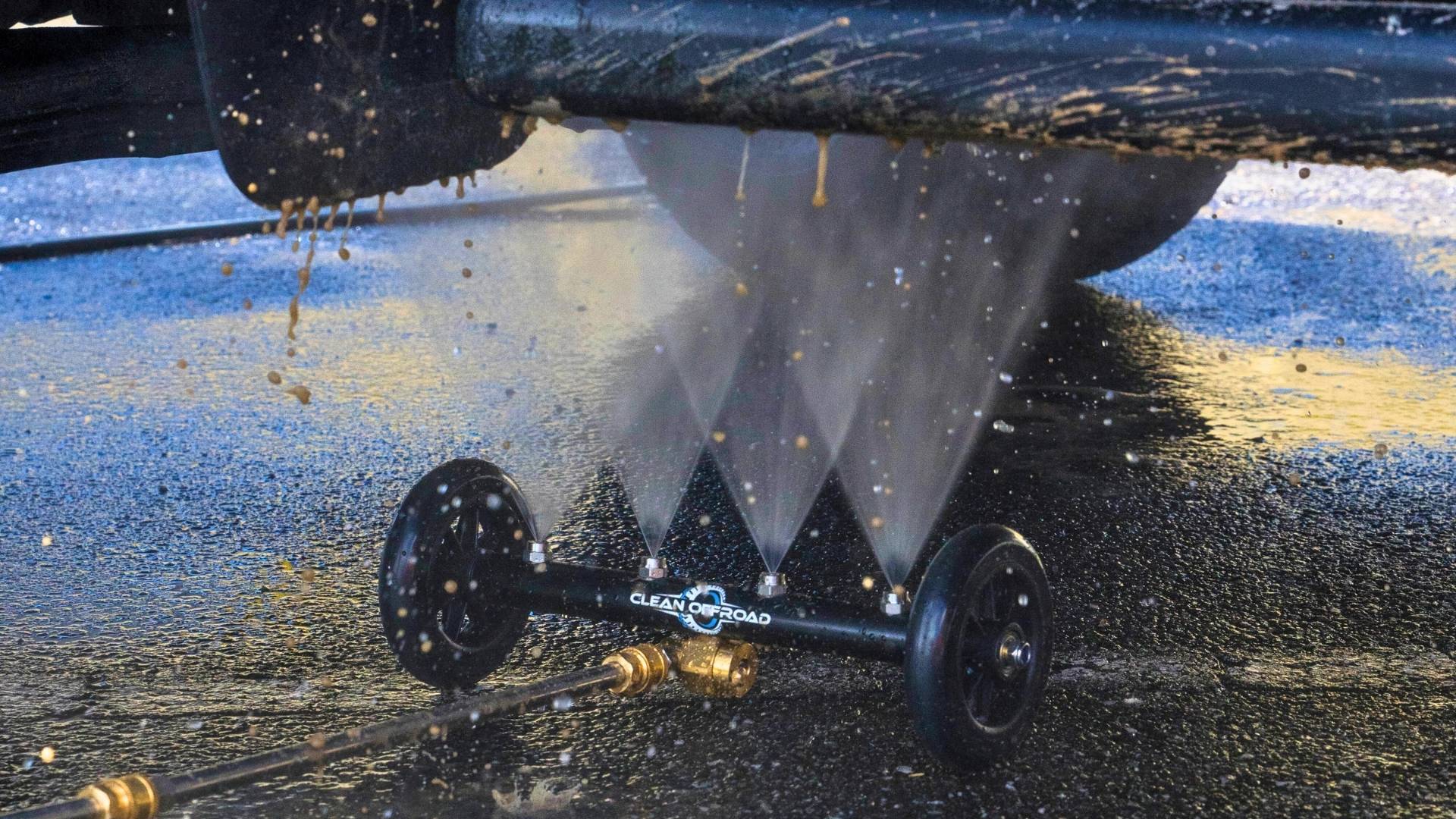 4WD underbody cleaner spraying away sand, salt, and mud