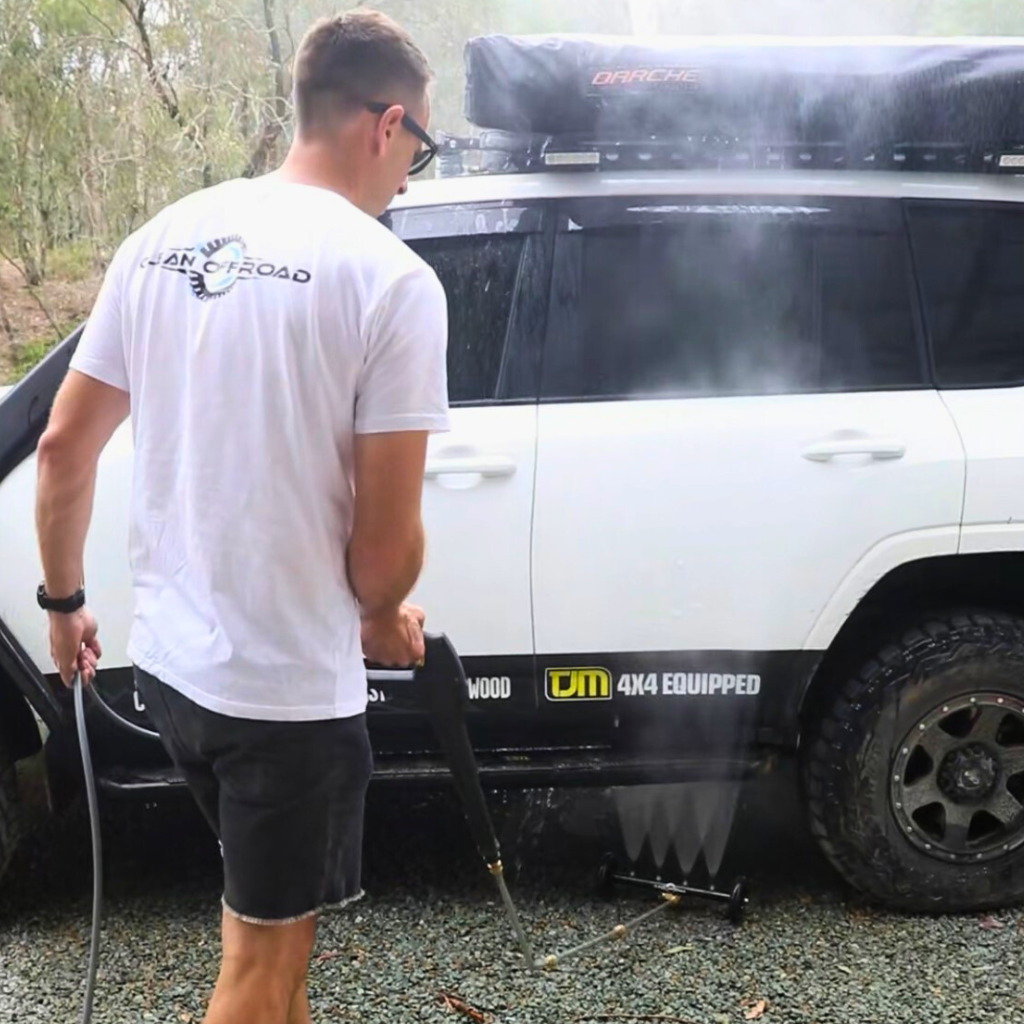 Four wheel drive underbody cleaning