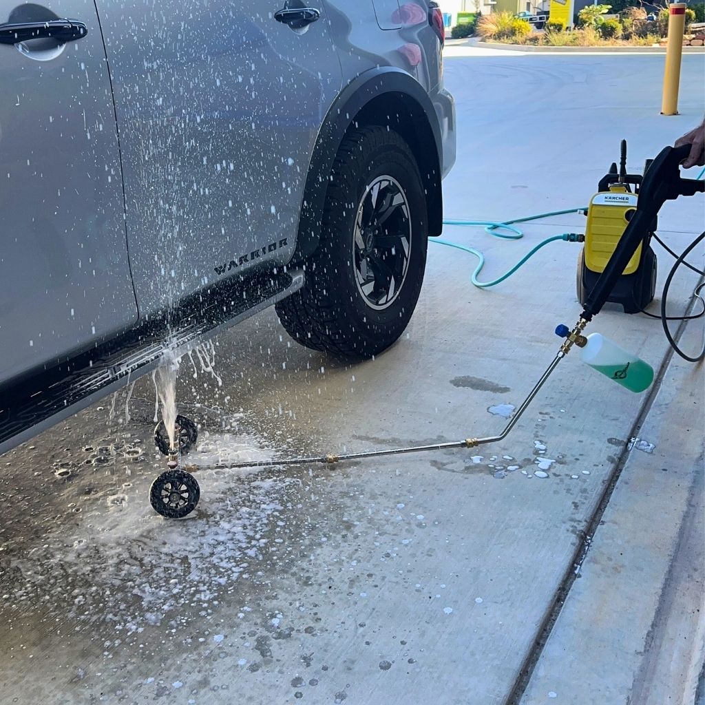 Underbody Cleaner with soap canister